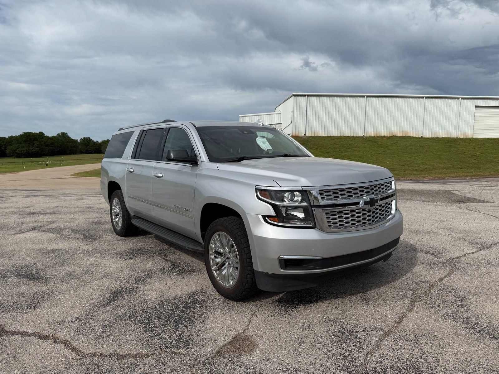 Used 2019 Chevrolet Suburban LT image 3