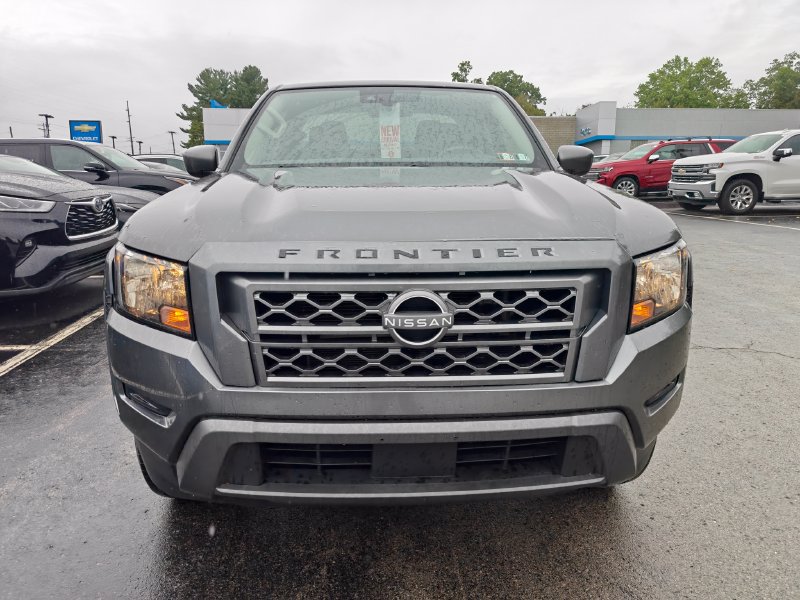 Used 2022 Nissan Frontier SV RWD image 2