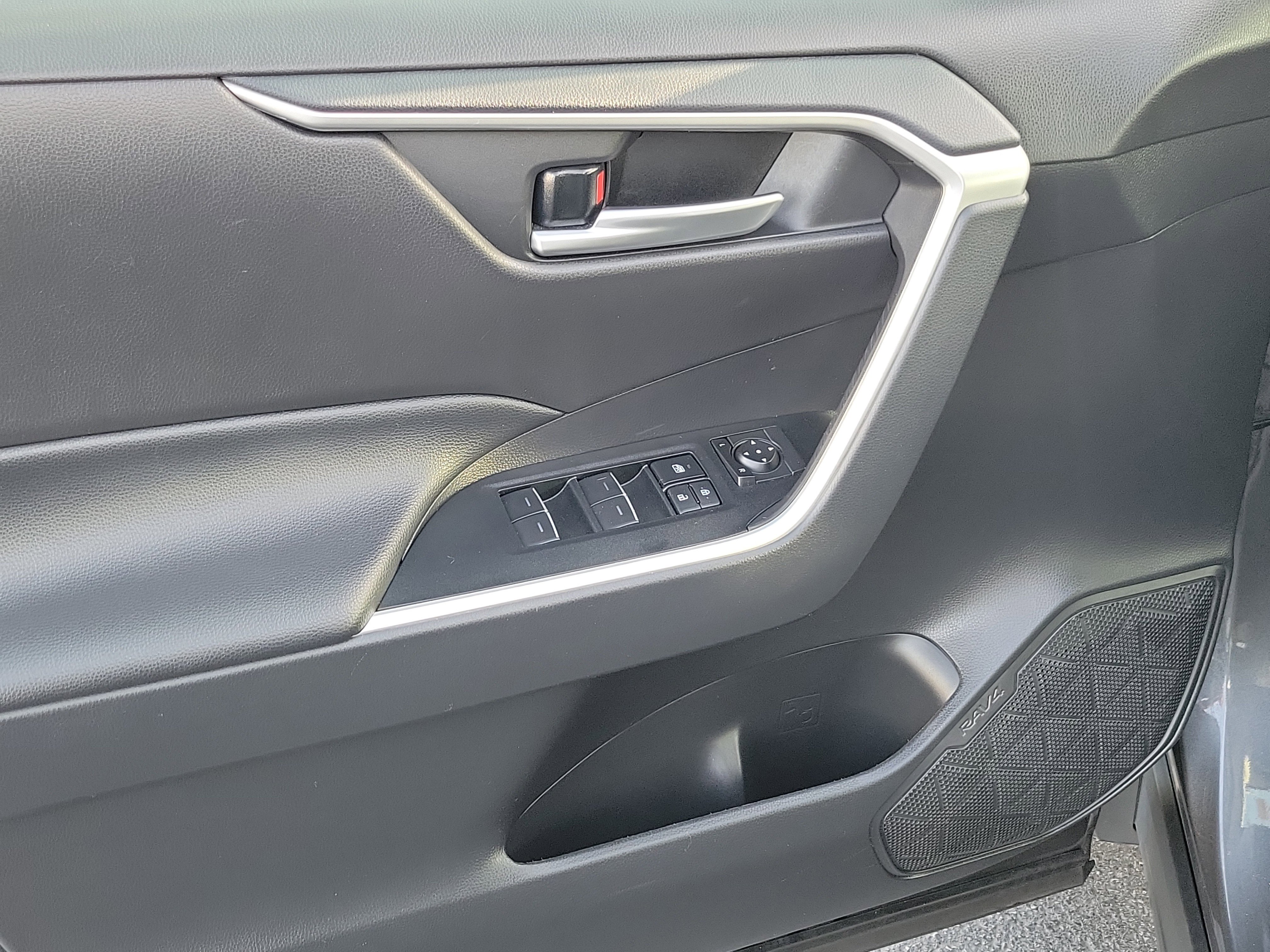 Certified 2025 Toyota RAV4 XLE AWD/4WD image 17