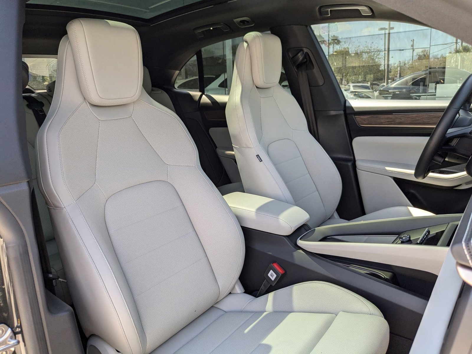 New 2024 Porsche Macan 4 Electric image 25