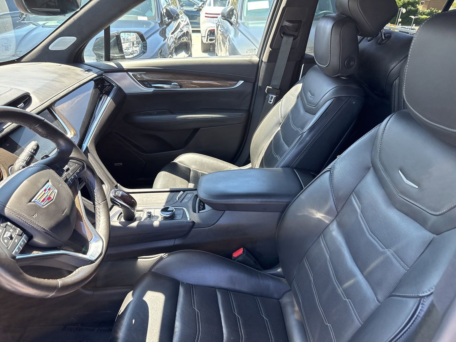 Used 2022 Cadillac XT6 Premium Luxury w/ Platinum Package AWD/4WD image 5