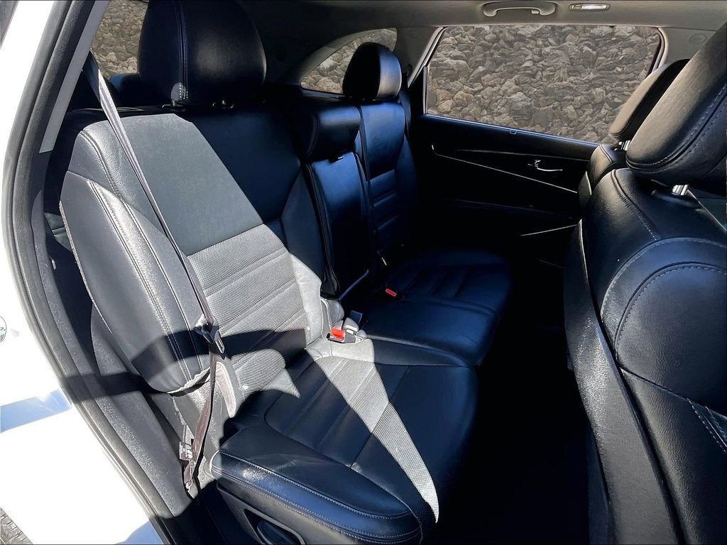Used 2016 Kia Sorento SX image 25