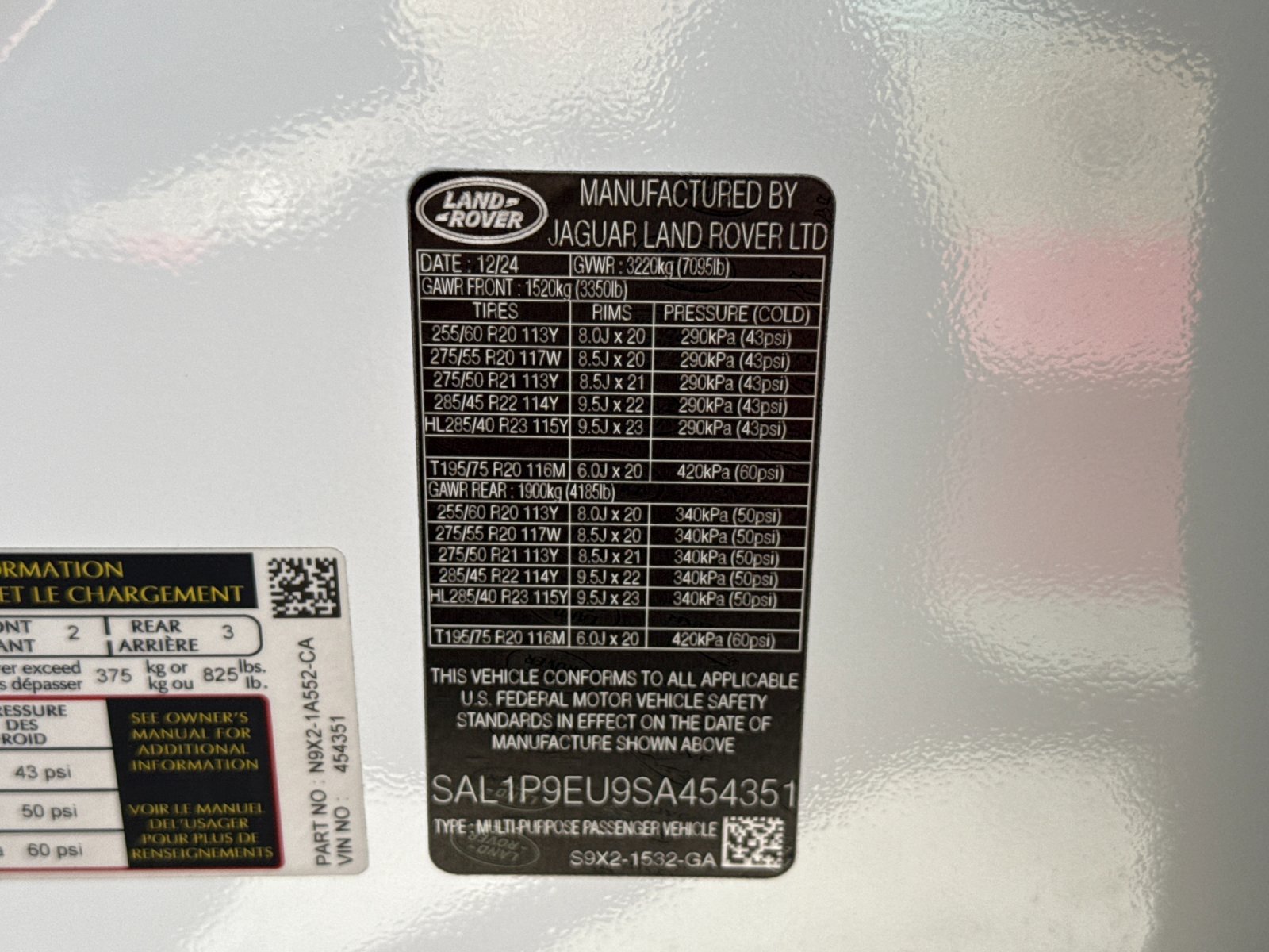 Used 2025 Land Rover Range Rover Sport SE AWD/4WD image 30