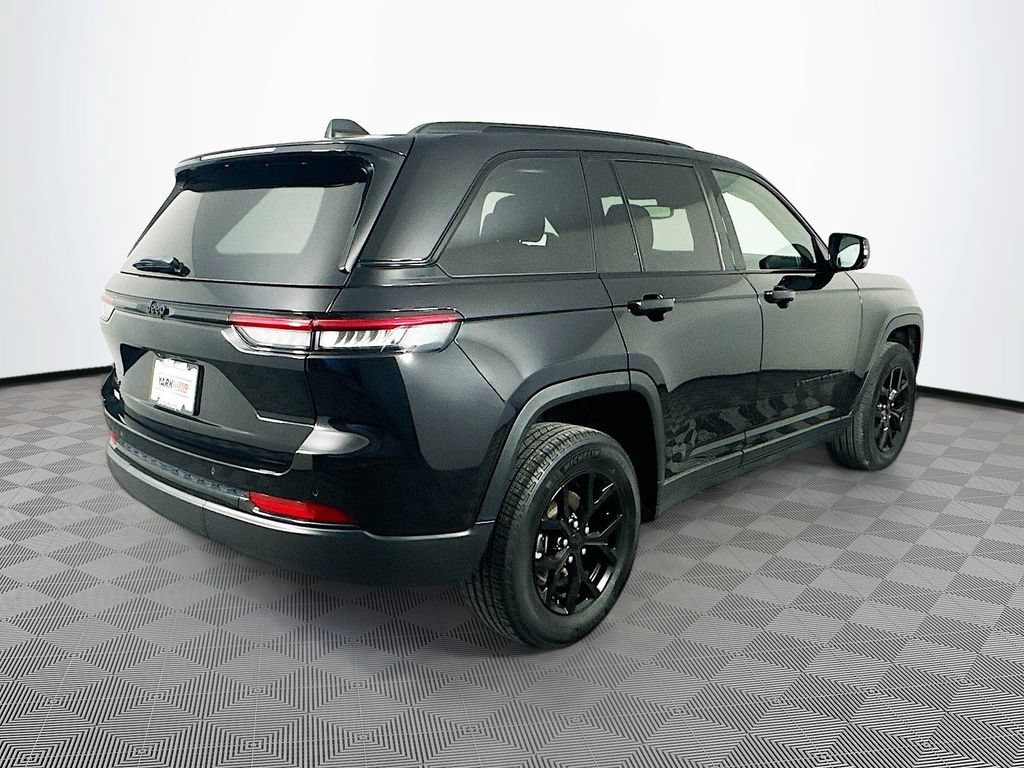 Certified 2024 Jeep Grand Cherokee Altitude AWD/4WD image 12
