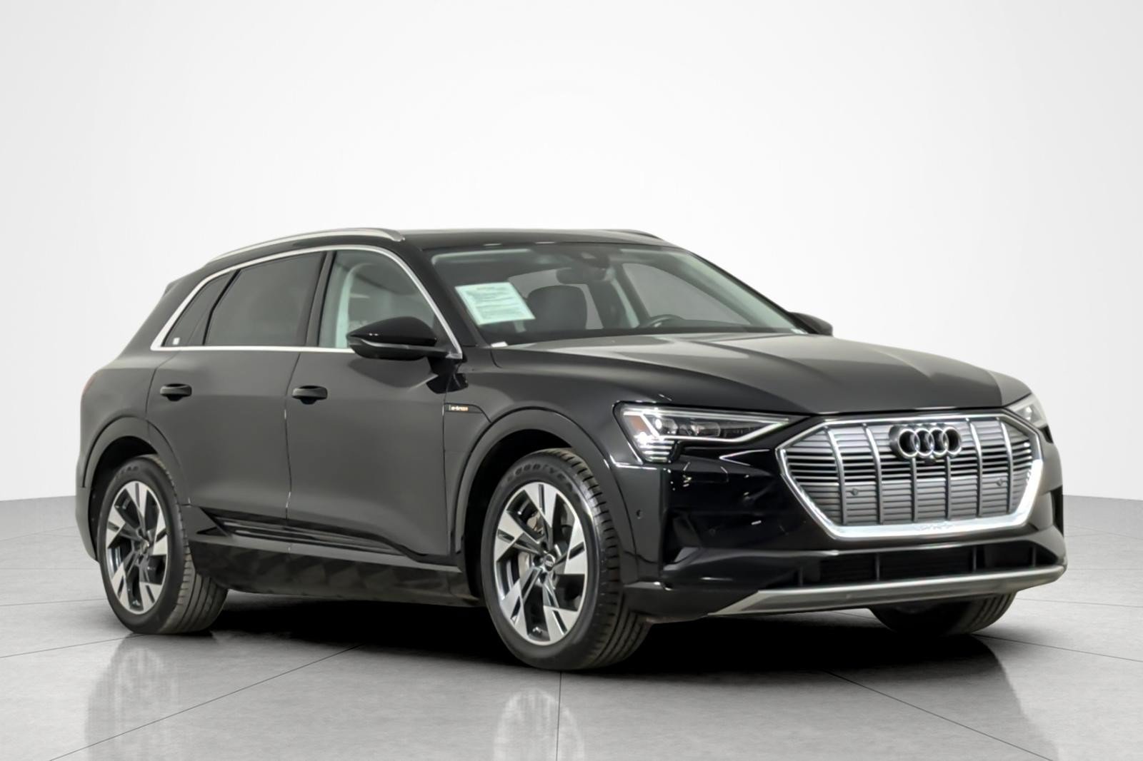 Used 2023 Audi e-tron Premium Plus w/ Premium Plus Package AWD/4WD image 7
