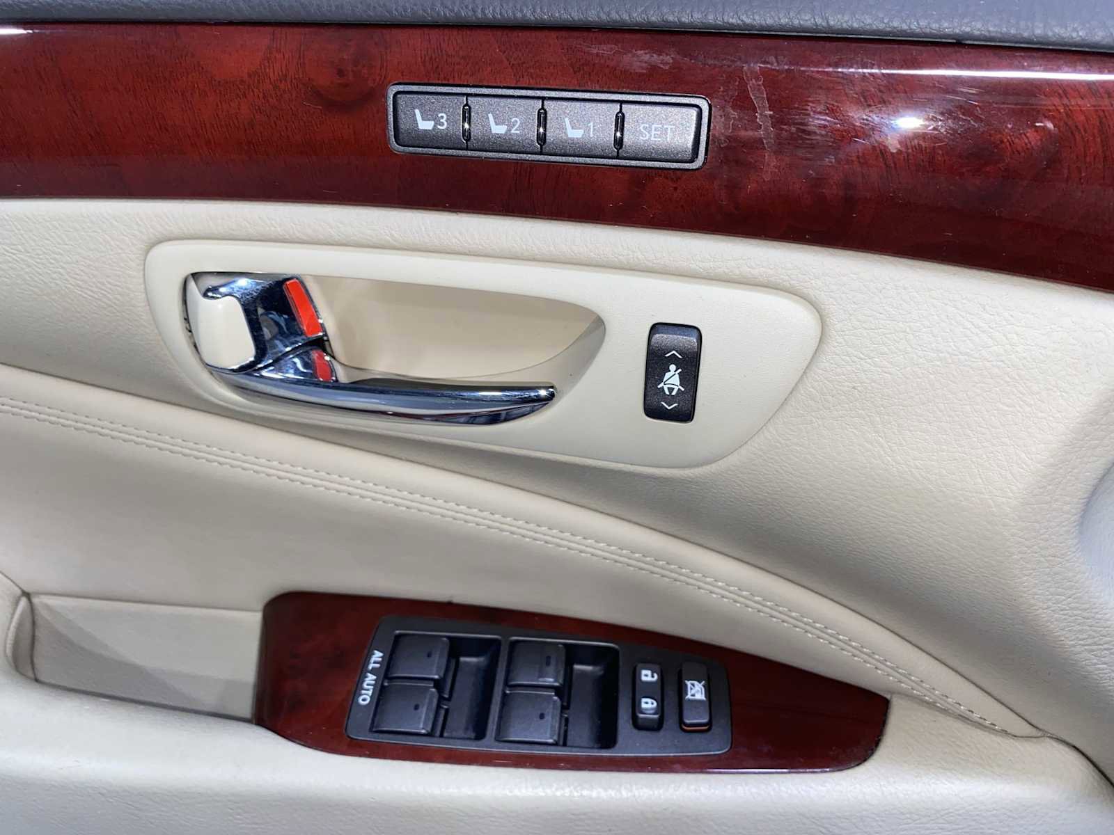 Used 2012 Lexus LS 460 AWD w/ Comfort Pkg image 23