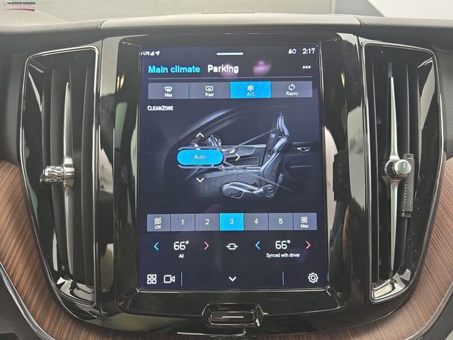 Used 2023 Volvo XC60 B5 Plus image 31