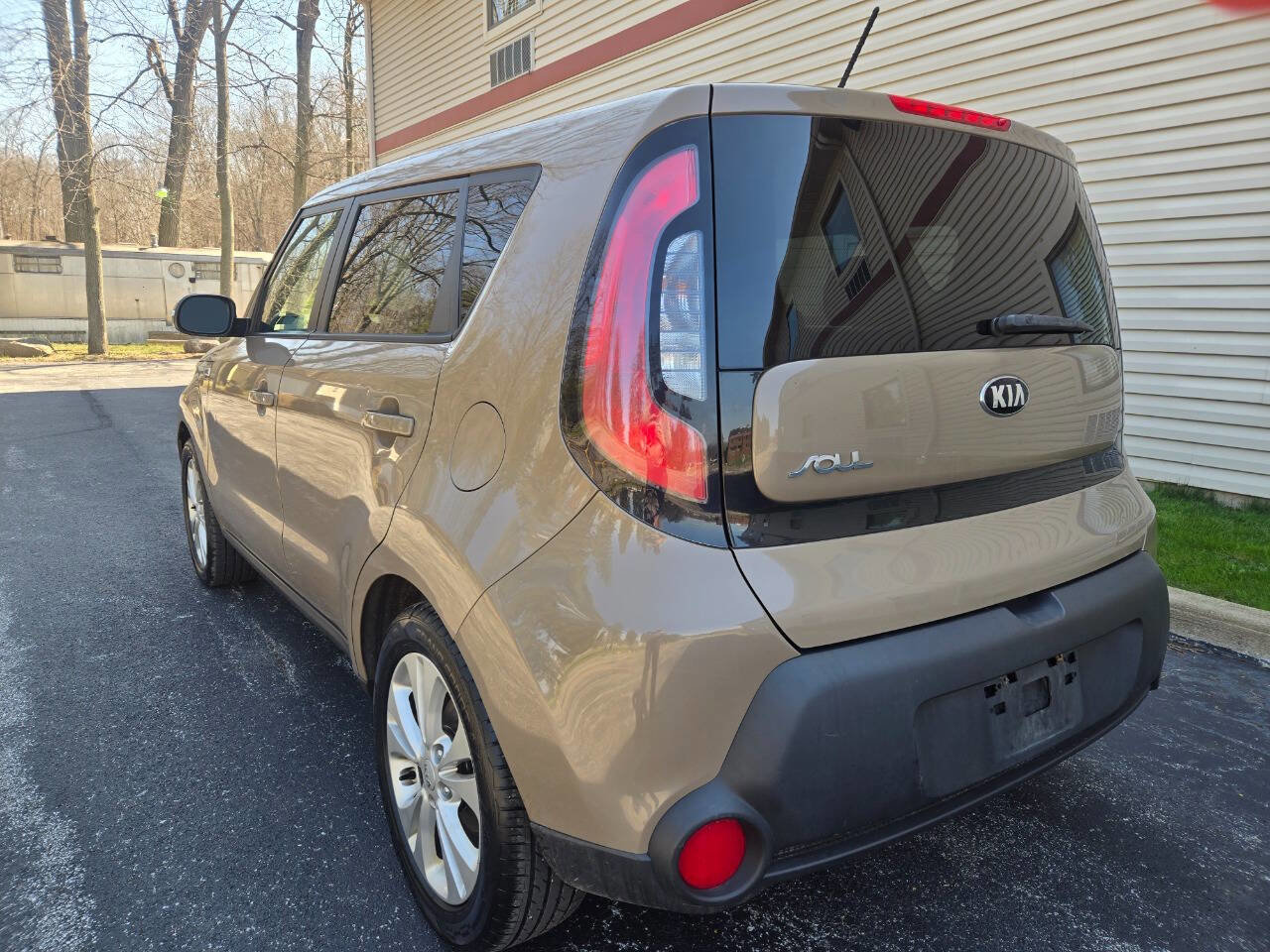 Used 2014 Kia Soul + image 6