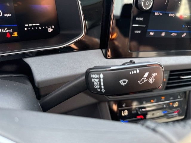 Used 2025 Volkswagen Jetta SE FWD image 36