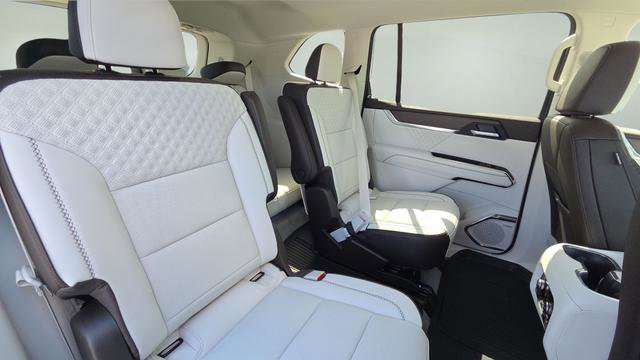 New 2026 GMC Acadia Denali w/ Super Cruise Package FWD image 19