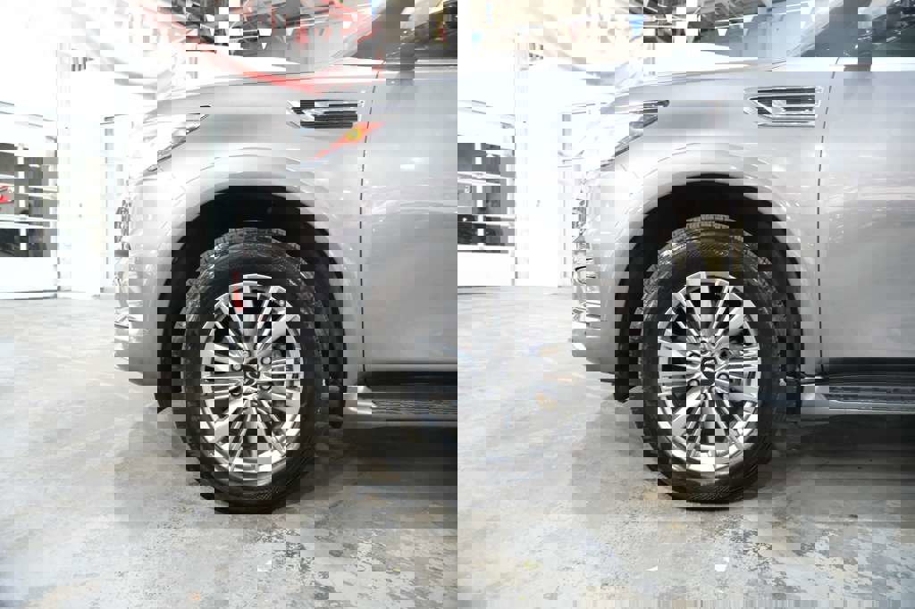 Used 2021 INFINITI QX80 Luxe image 5