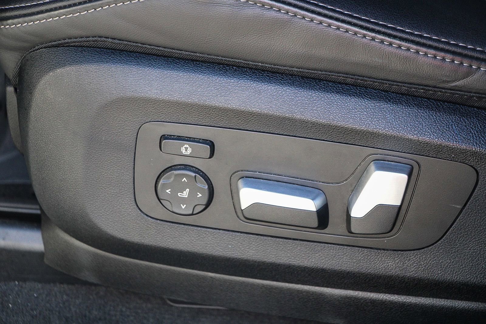 Used 2024 BMW X6 xDrive40i w/ Premium Package image 20