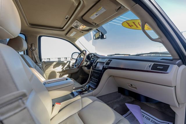 Used 2014 Cadillac Escalade Luxury image 19
