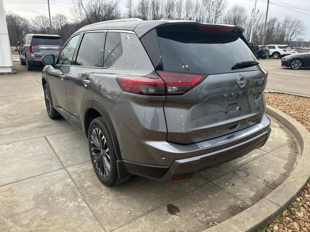 Used 2025 Nissan Rogue SL w/ Tech Package image 3