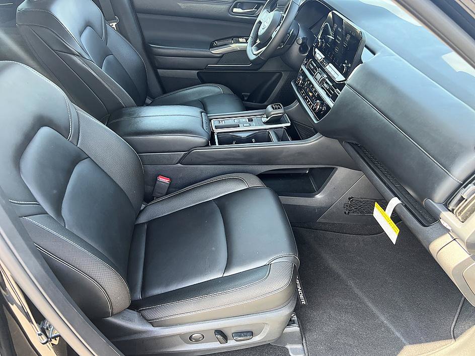 Certified 2025 Nissan Pathfinder SL w/ Cargo Package FWD image 17
