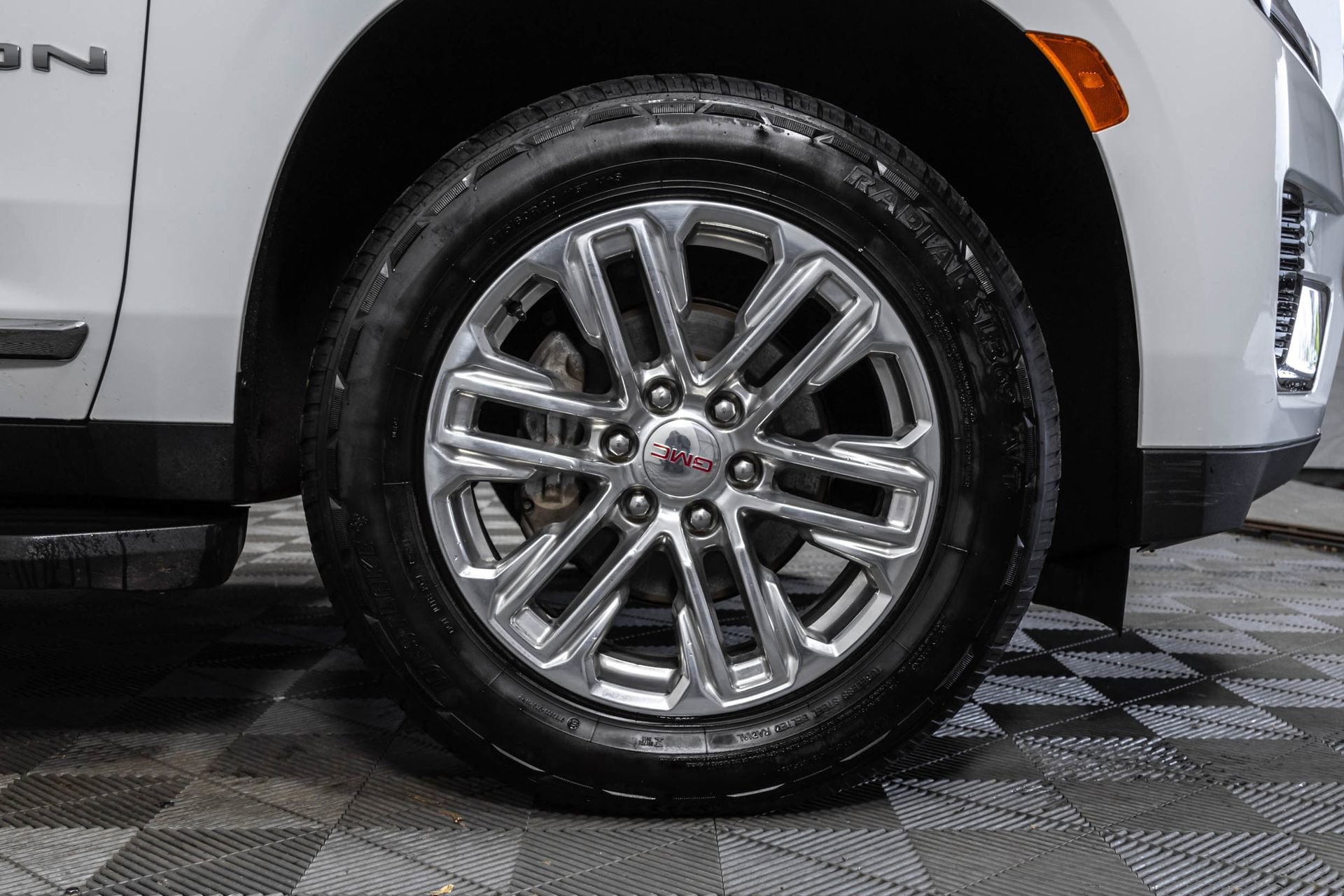 Used 2023 GMC Yukon SLT w/ SLT Luxury Package AWD/4WD image 45