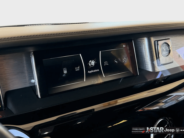 Used 2022 Rolls-Royce Phantom Sedan RWD image 22