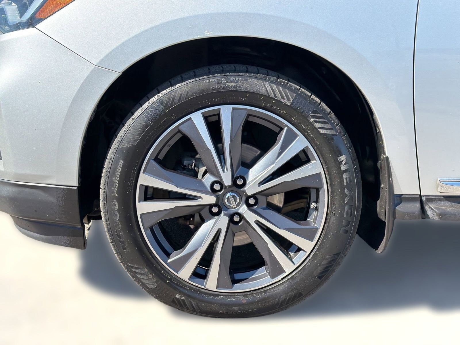 Used 2017 Nissan Pathfinder Platinum w/ Family Entertainment Package image 12