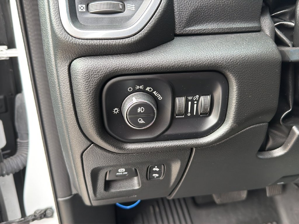 Used 2023 RAM 1500 Laramie AWD/4WD image 18