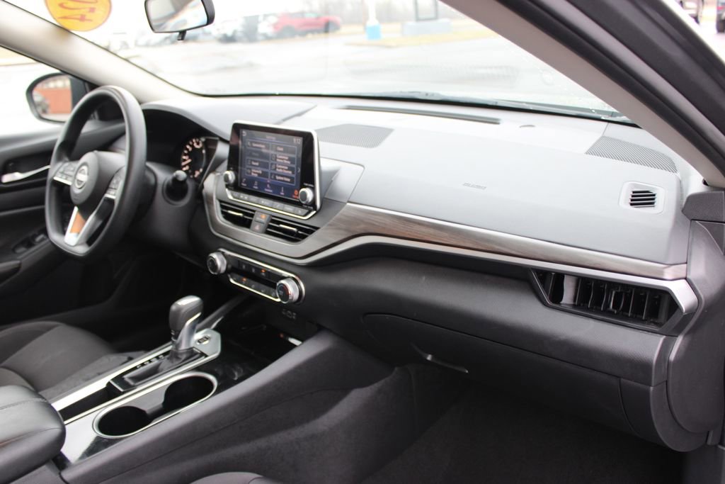 Used 2024 Nissan Altima 2.5 SV FWD image 27