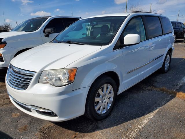 Used 2014 Chrysler Town & Country Touring image 2