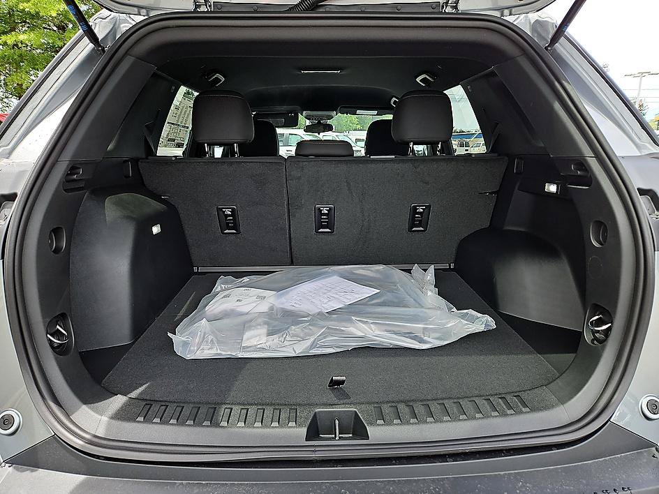New 2026 Chevrolet Equinox LT FWD image 11