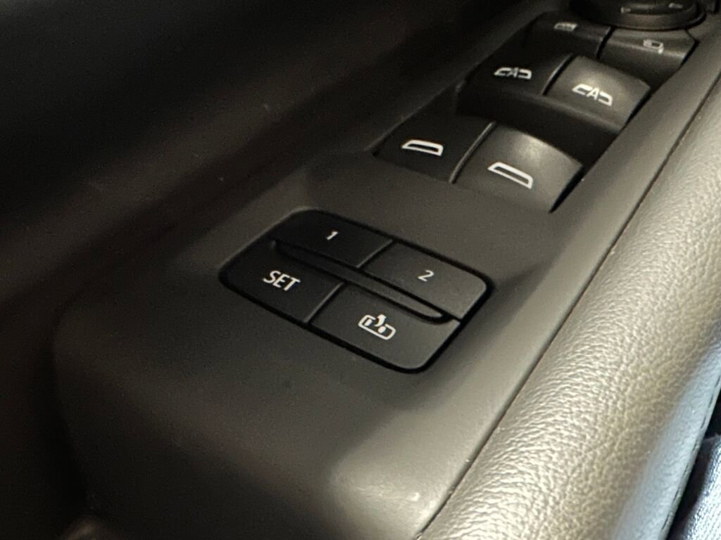 Used 2023 Chevrolet Tahoe Z71 w/ Luxury Package AWD/4WD image 19
