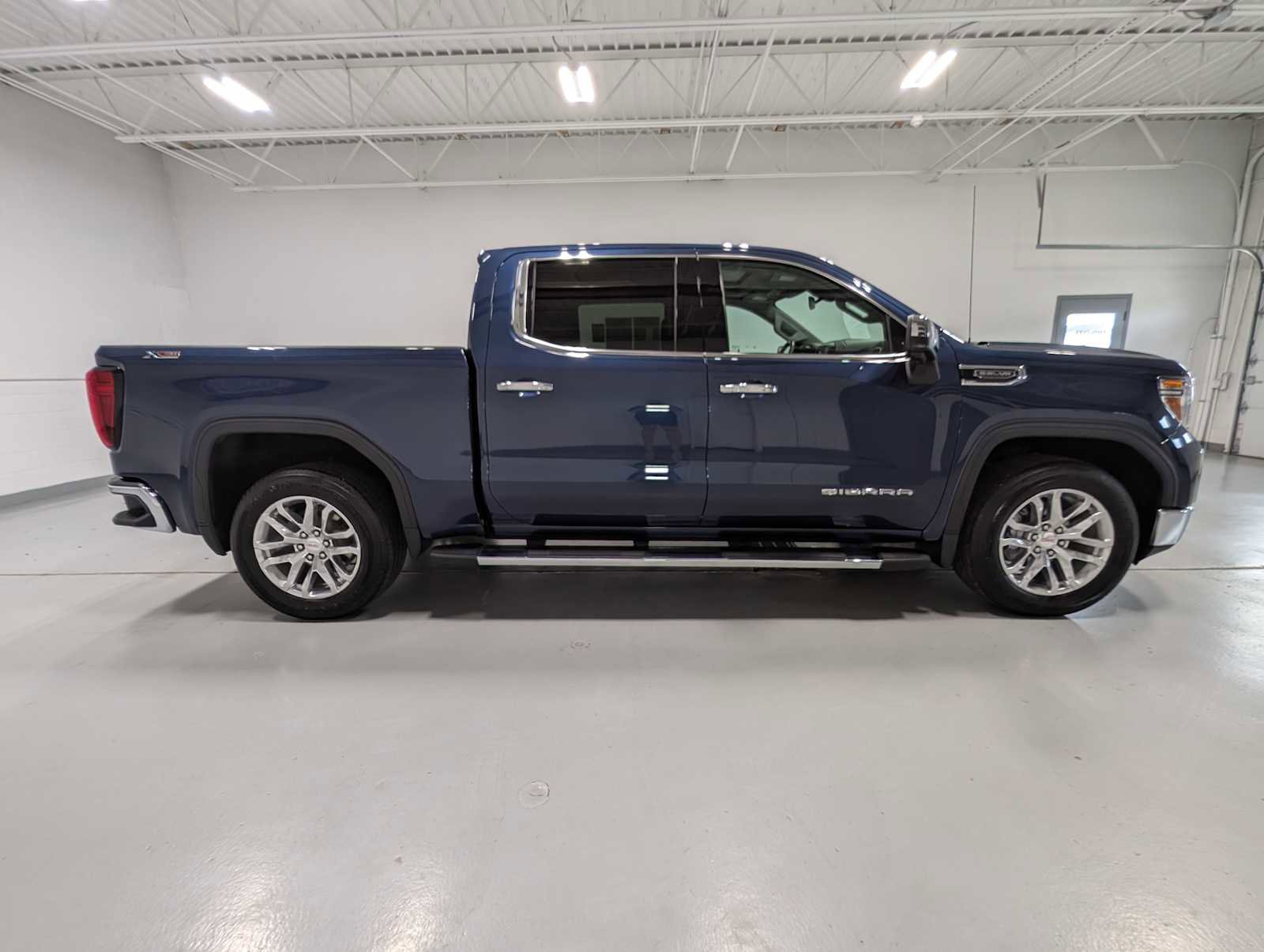 Certified 2022 GMC Sierra 1500 SLT w/ SLT Premium Package AWD/4WD image 7