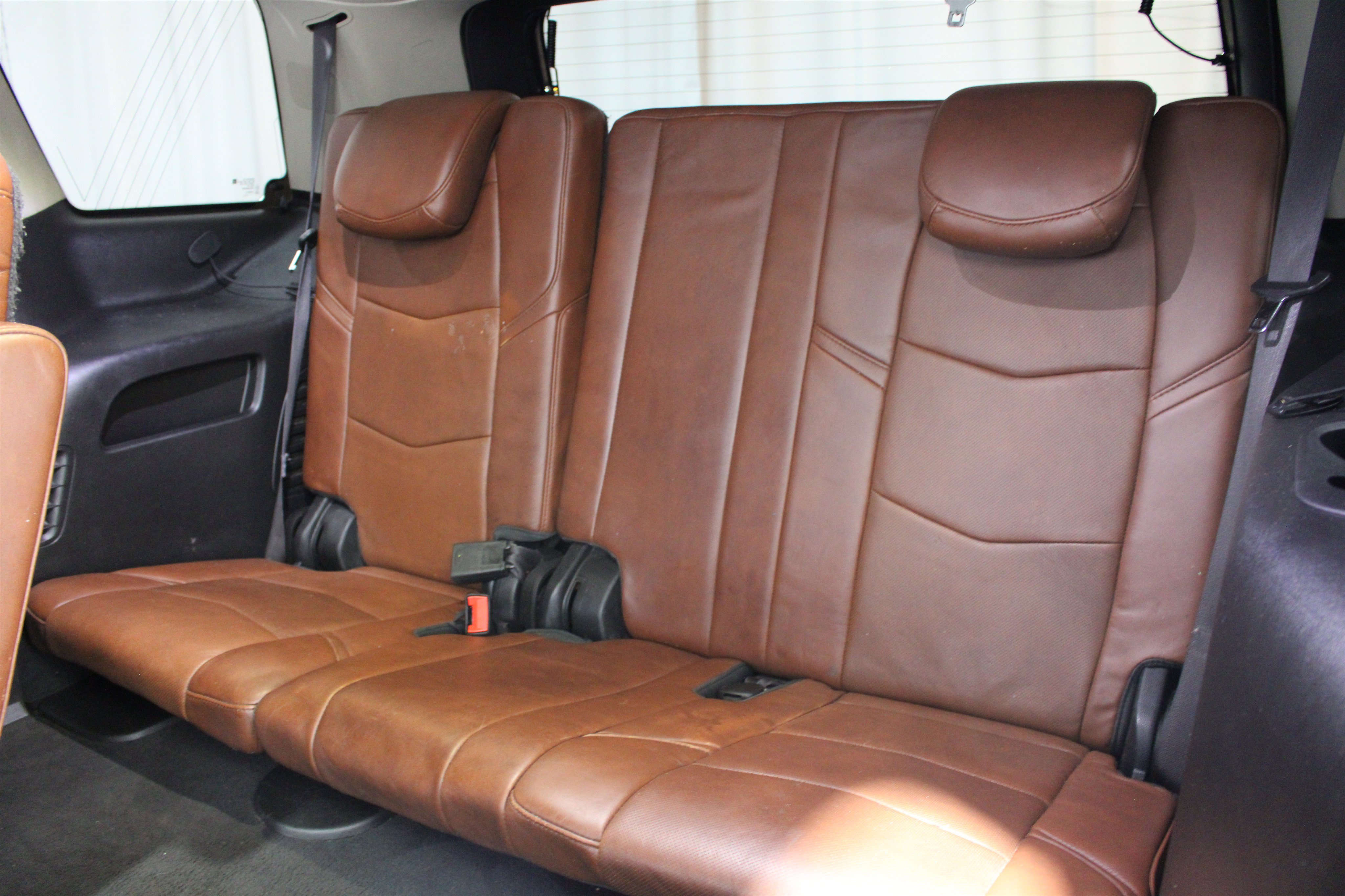 Used 2015 Cadillac Escalade Premium AWD/4WD image 23