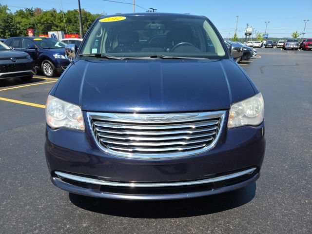 Used 2012 Chrysler Town & Country Touring-L w/ Driver Convenience Group FWD video 2