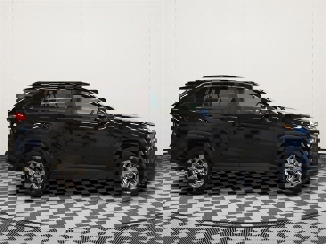 Used 2025 Toyota RAV4 XLE image 2