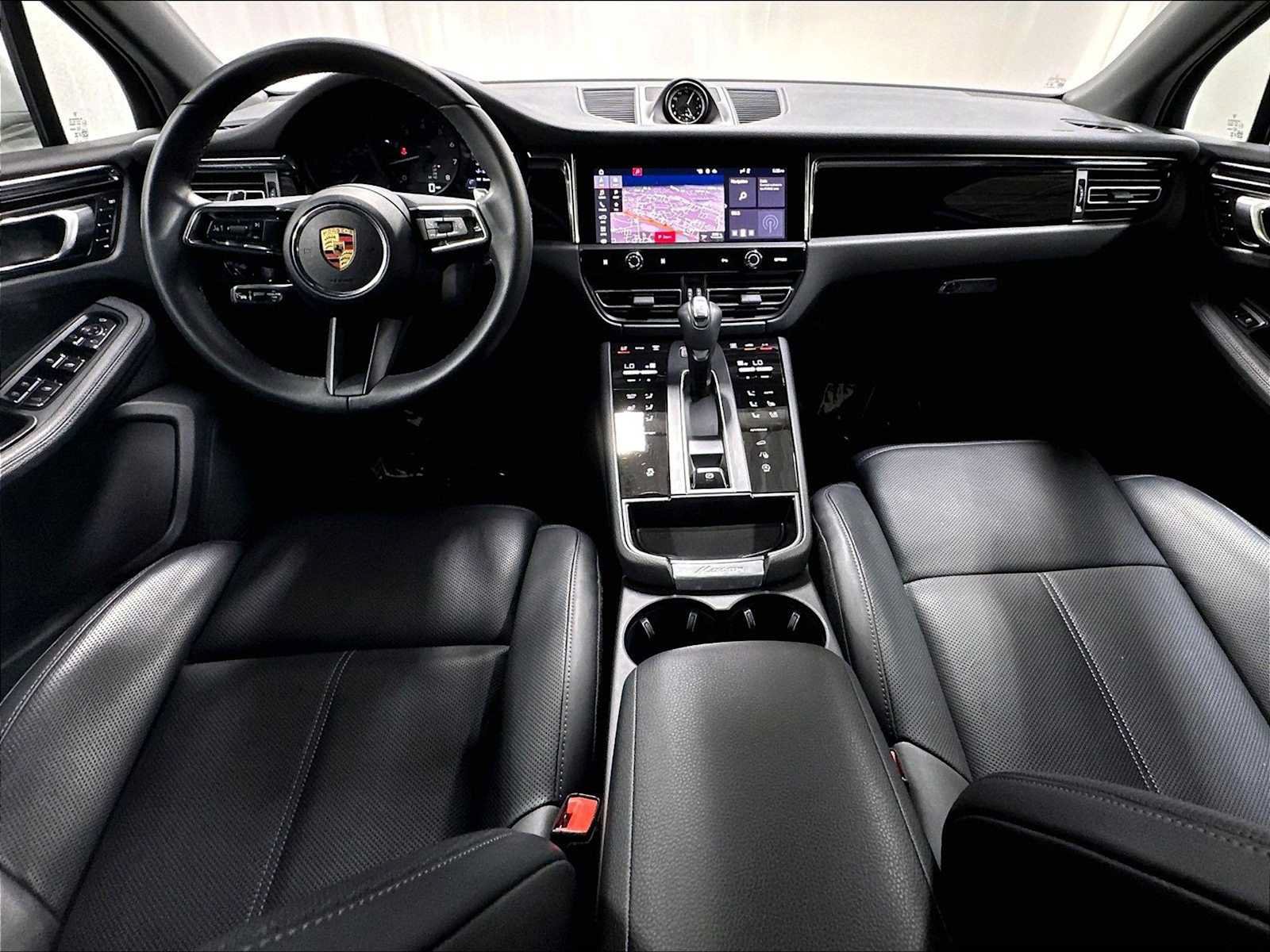 Used 2025 Porsche Macan AWD/4WD image 16