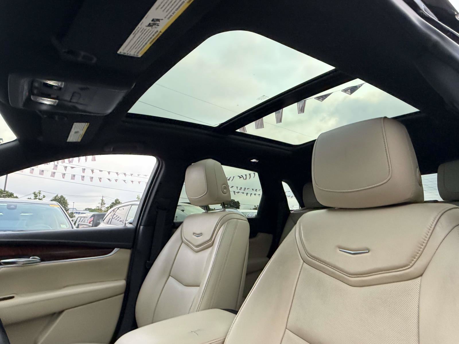 Used 2018 Cadillac XT5 Luxury w/ Driver Awareness Package AWD/4WD image 12
