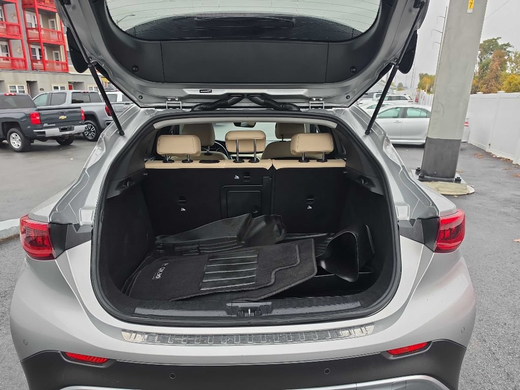 Used 2019 INFINITI QX30 AWD w/ Navigation Package image 8