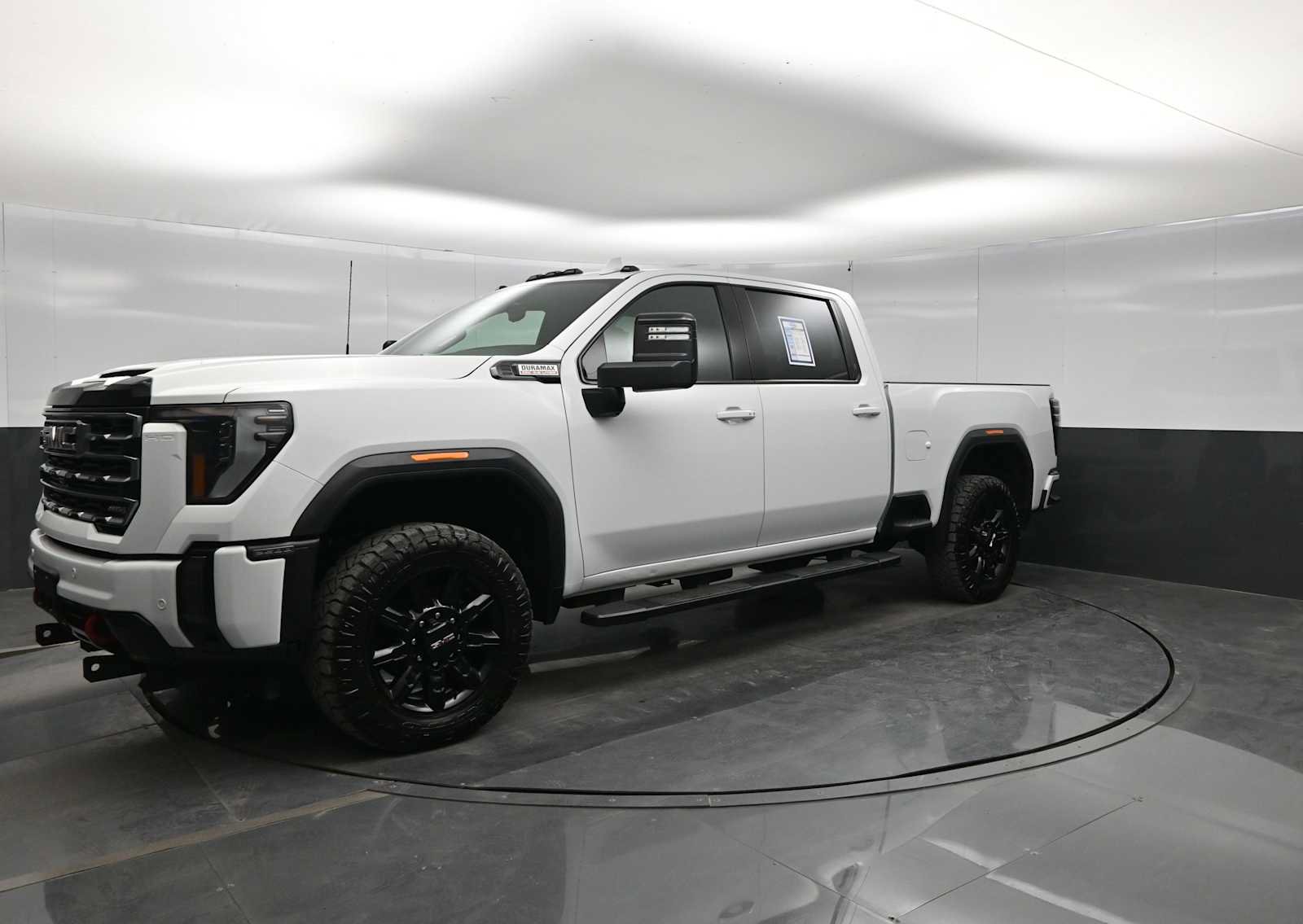 Used 2024 GMC Sierra 2500 AT4 w/ AT4 Premium Plus Package AWD/4WD image 4