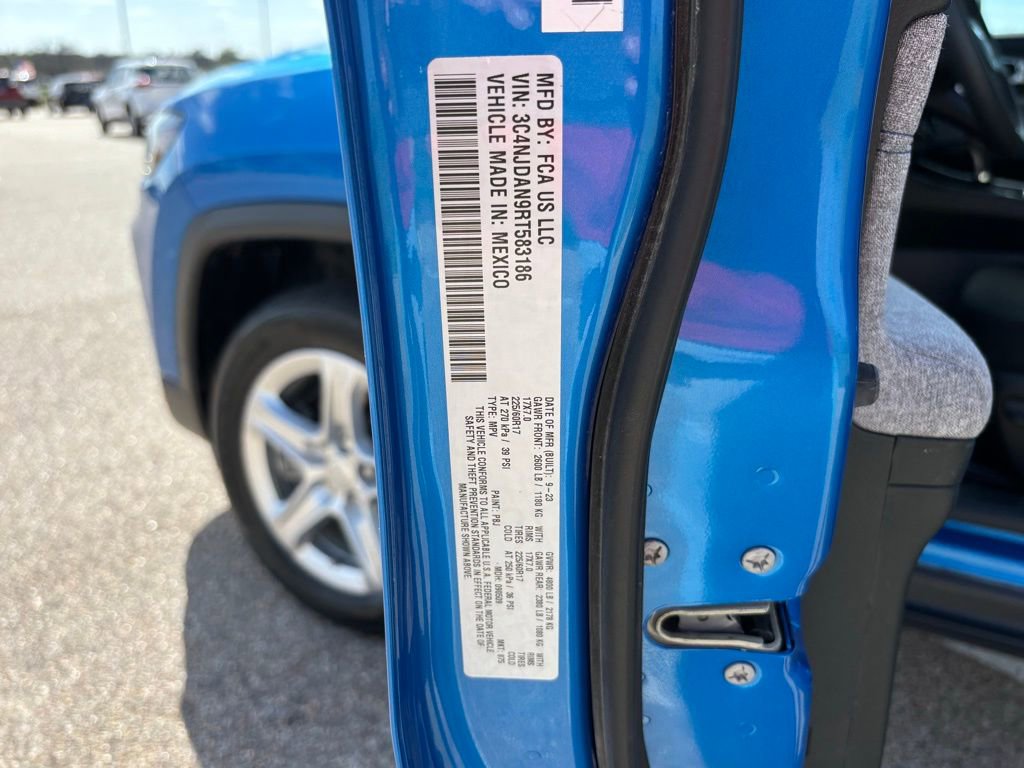 Used 2024 Jeep Compass Sport image 28