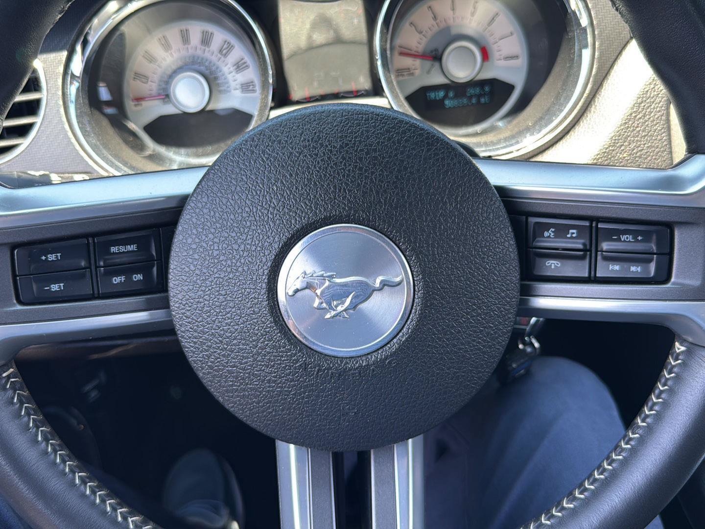 Used 2011 Ford Mustang GT Premium w/ Electronics Pkg RWD image 17
