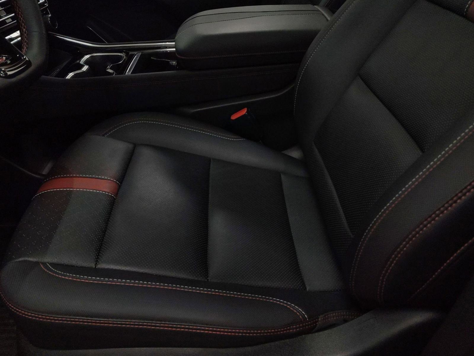 Used 2024 Chevrolet Traverse RS image 14