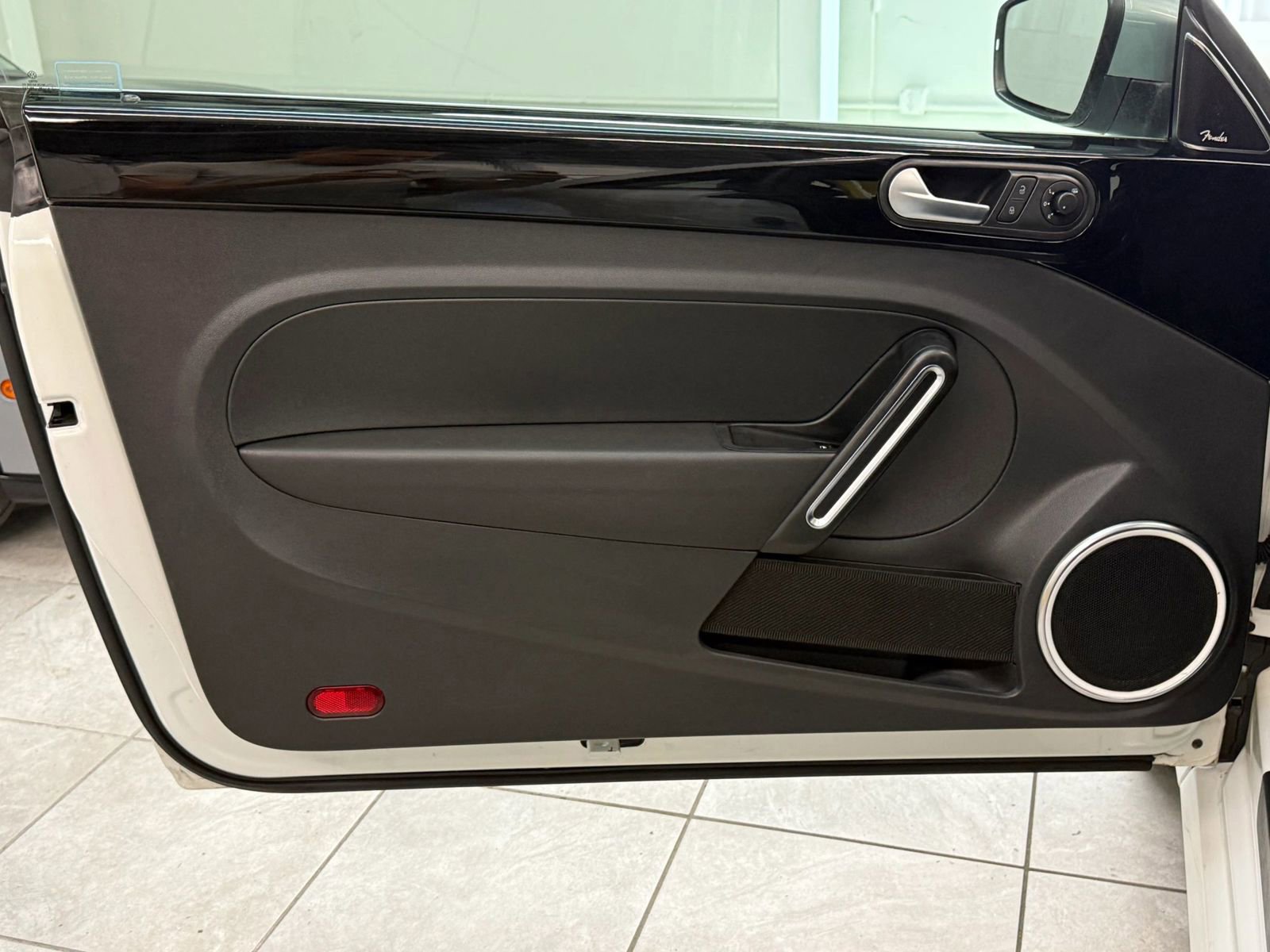 Used 2014 Volkswagen Beetle TDI FWD image 15