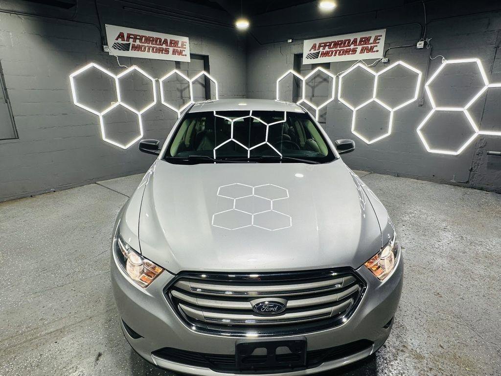 Used 2017 Ford Taurus SE FWD image 9