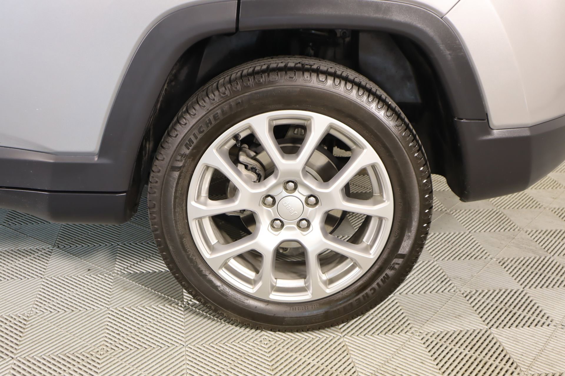 Used 2024 Jeep Compass Latitude image 18