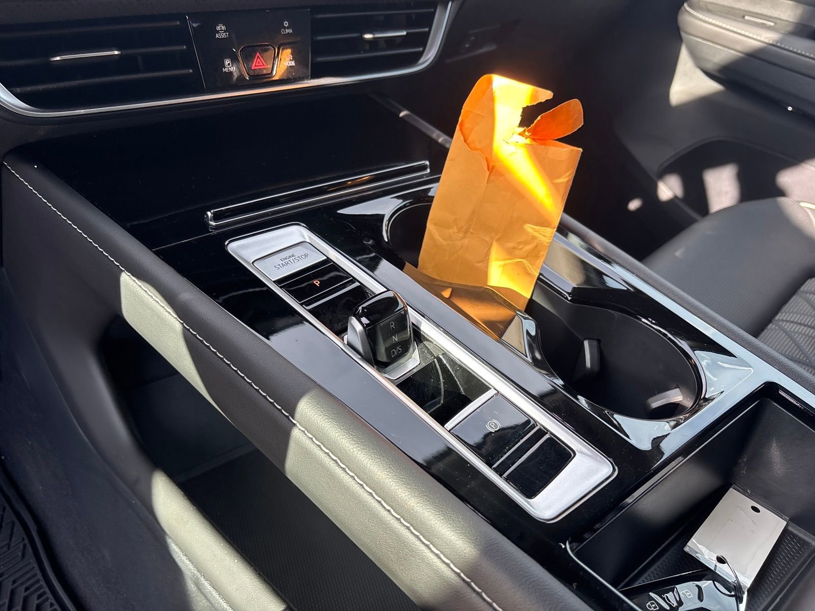 Used 2025 Volkswagen Atlas SEL Premium R-Line image 24