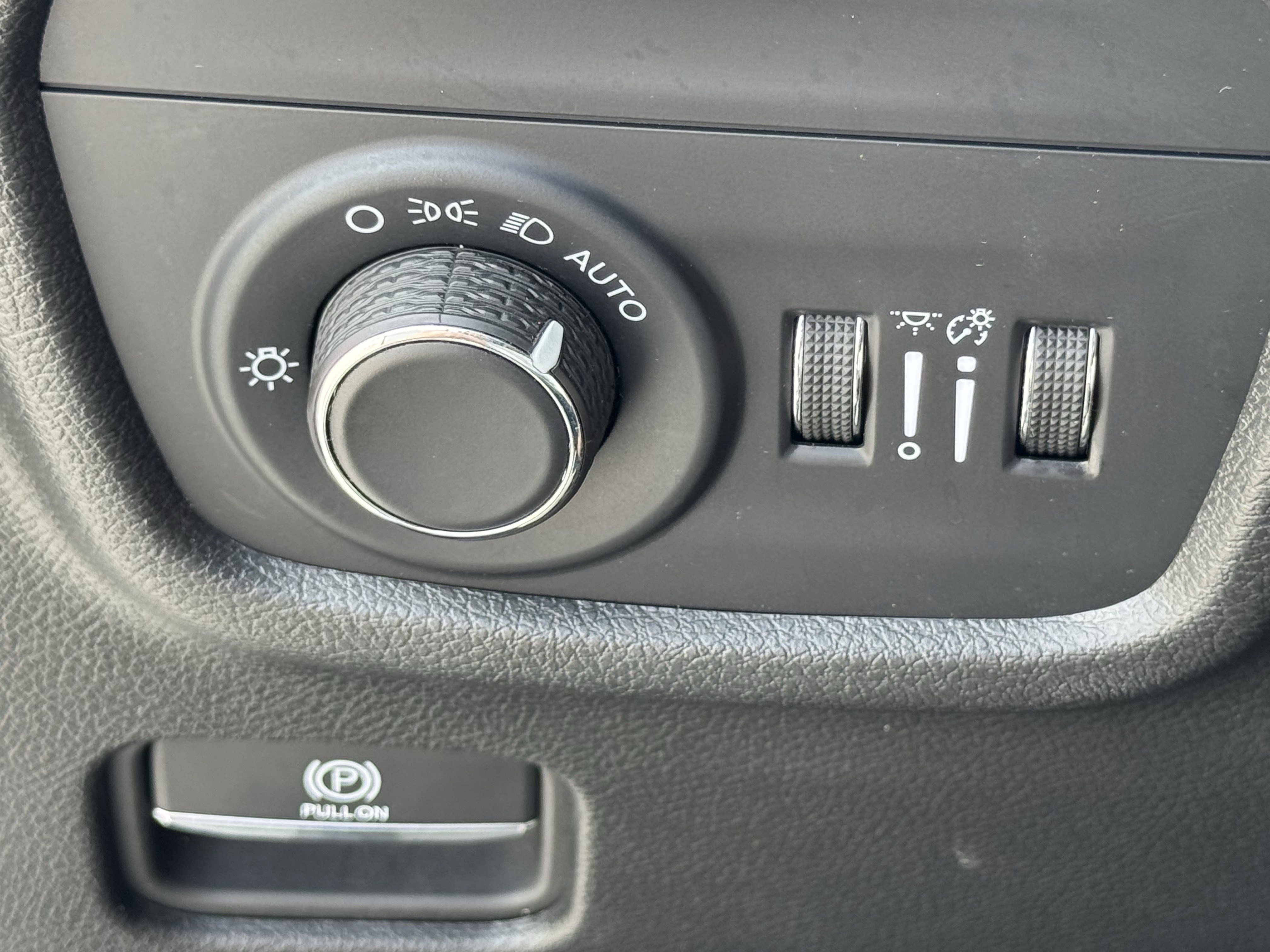 Used 2024 Jeep Grand Cherokee Altitude AWD/4WD image 25