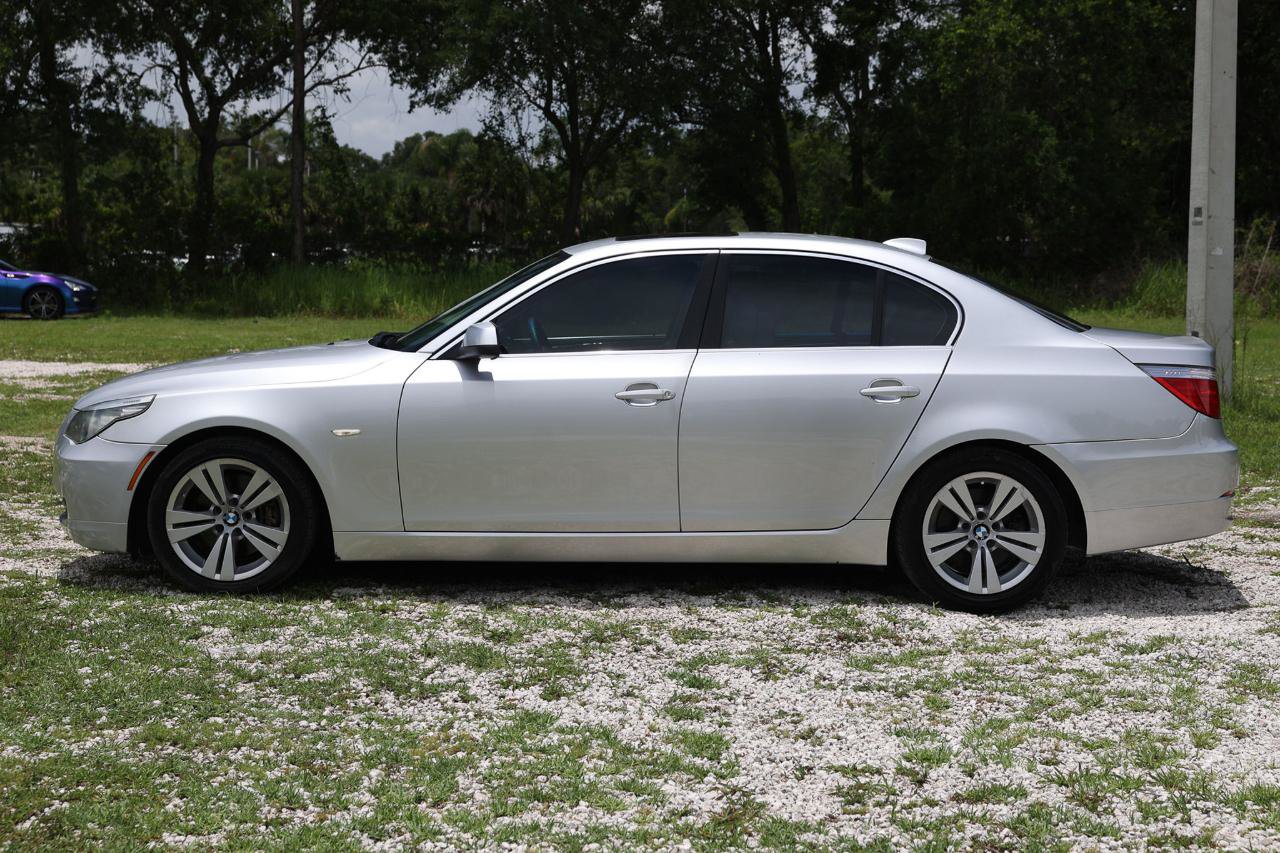 Used 2010 BMW 528i Sedan RWD image 3