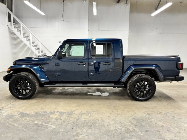 Used 2025 Jeep Gladiator Sport image 4