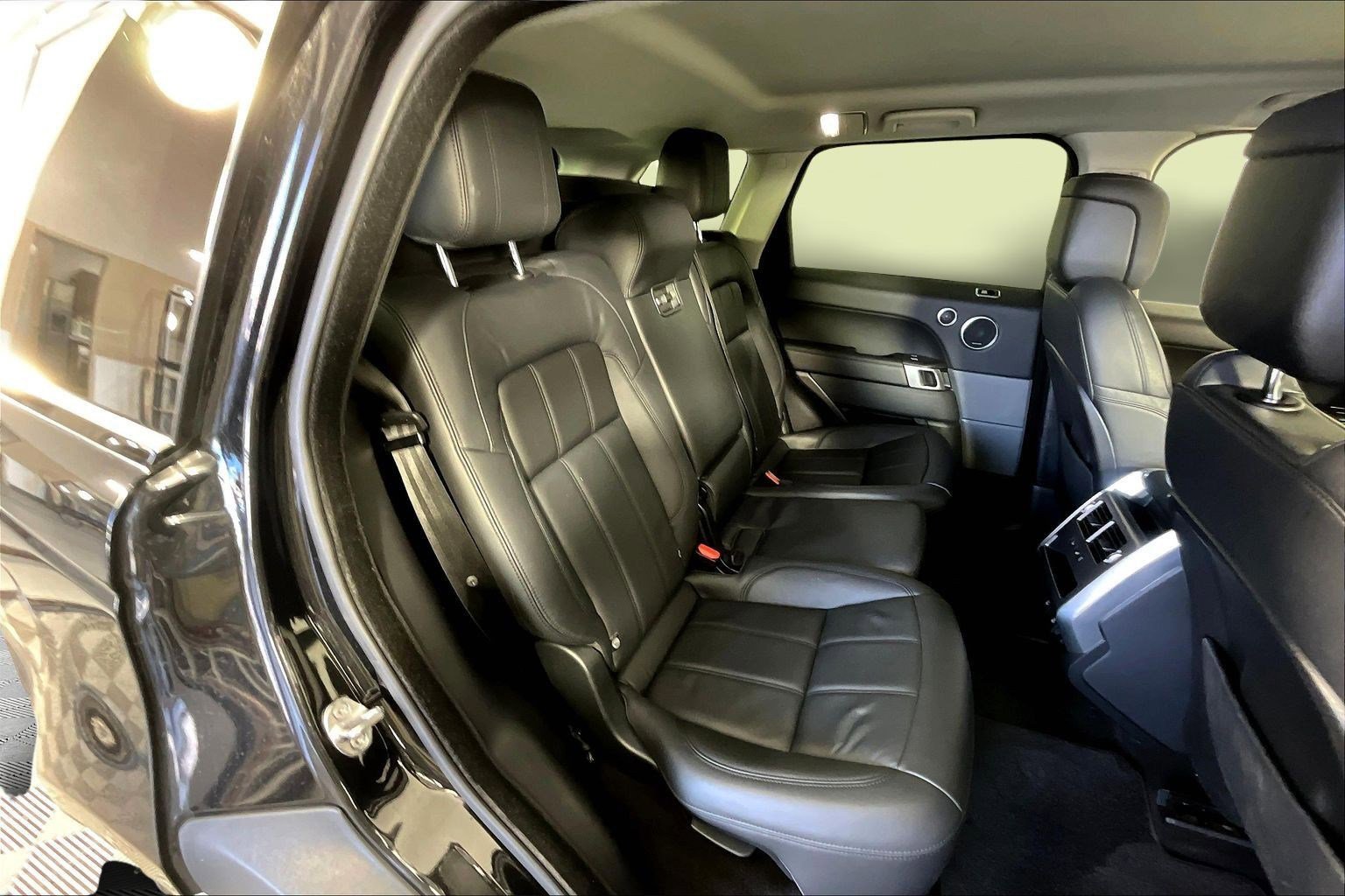 Used 2021 Land Rover Range Rover Sport SE image 26