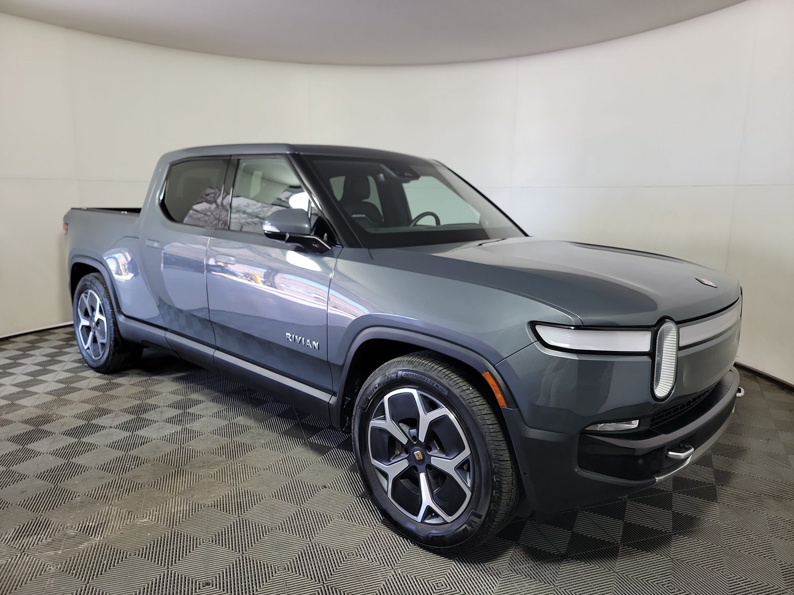 Used 2024 Rivian R1T Adventure AWD/4WD image 7