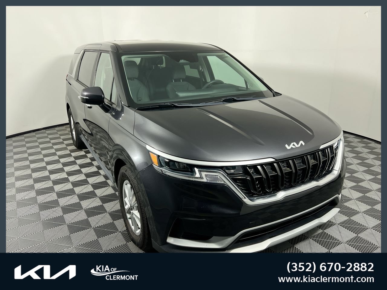 Certified 2024 Kia Carnival LX FWD image 1