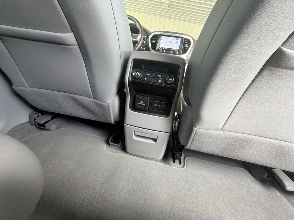 Used 2023 GMC Acadia SLT w/ Technology Package FWD image 28