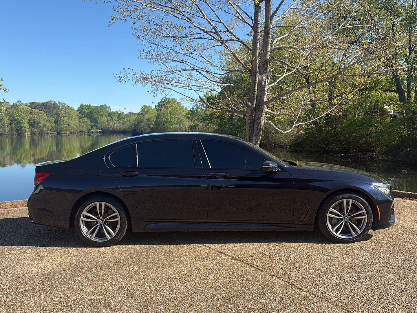 Used 2018 BMW 750i xDrive AWD/4WD image 3